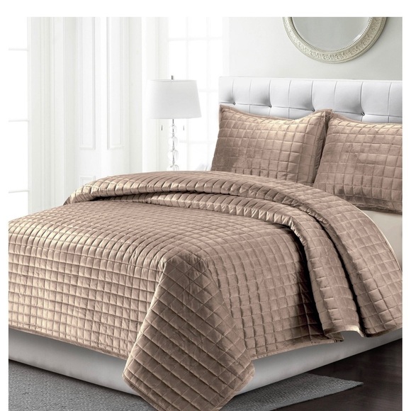 NEW-TRIBECA Living Velvet Oversized Quilt Twin Set - Picture 2 of 8
